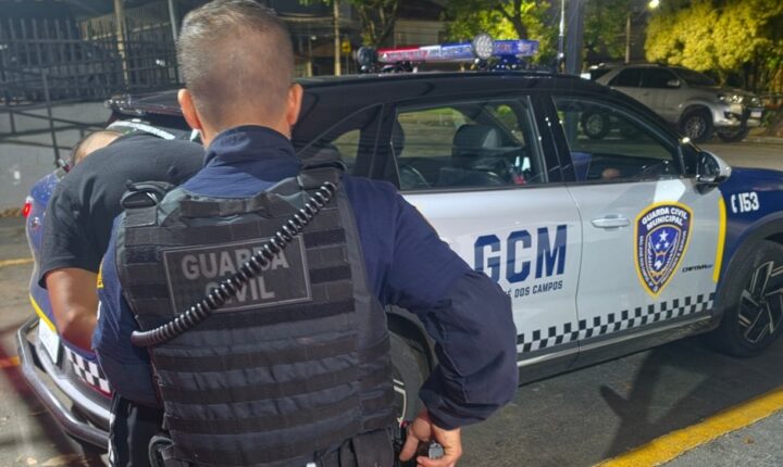GCM prende dois suspeitos de furtar R$ 60 mil em cabos em São José
